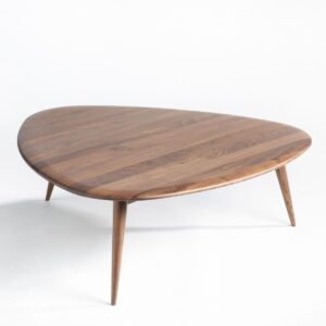 Table basse scandinave en bois de noyer