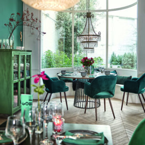 Table à manger contemporaine et éclectique