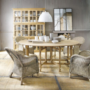 Table à manger en bois clair