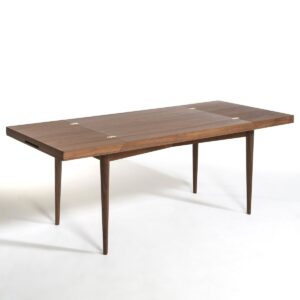 Table à manger en bois de noyer