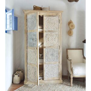 Armoire Campagne en Bois Sculpté