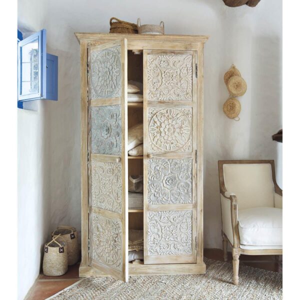 Armoire Campagne en Bois Sculpté